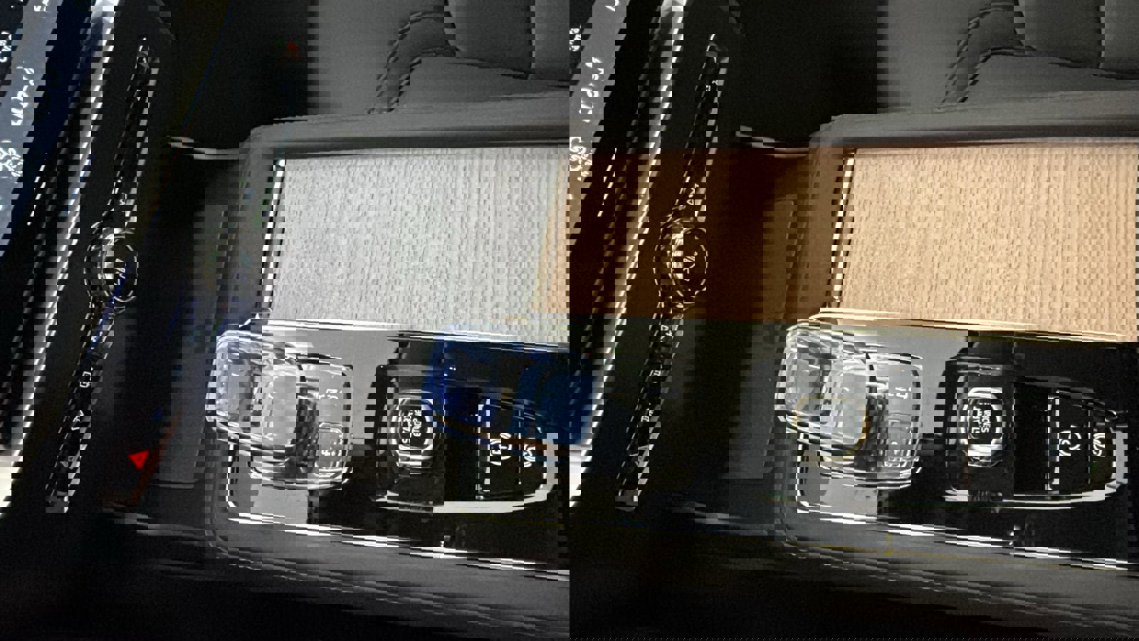 New 2026 Volvo XC90 B6 Plus w/ Protection Package Premier image 19