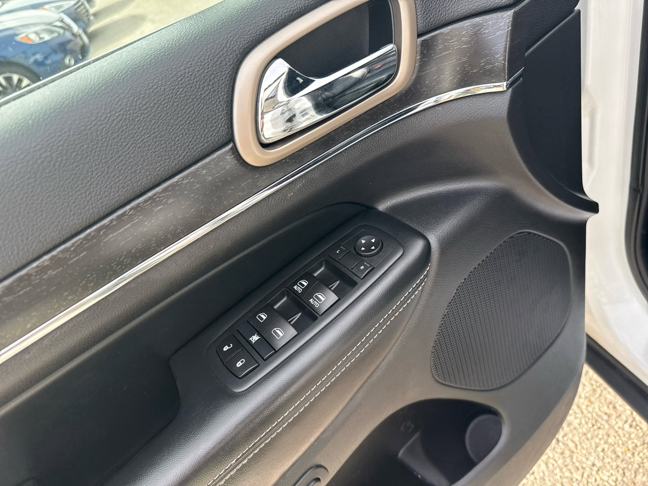 Used 2017 Jeep Grand Cherokee Limited image 15