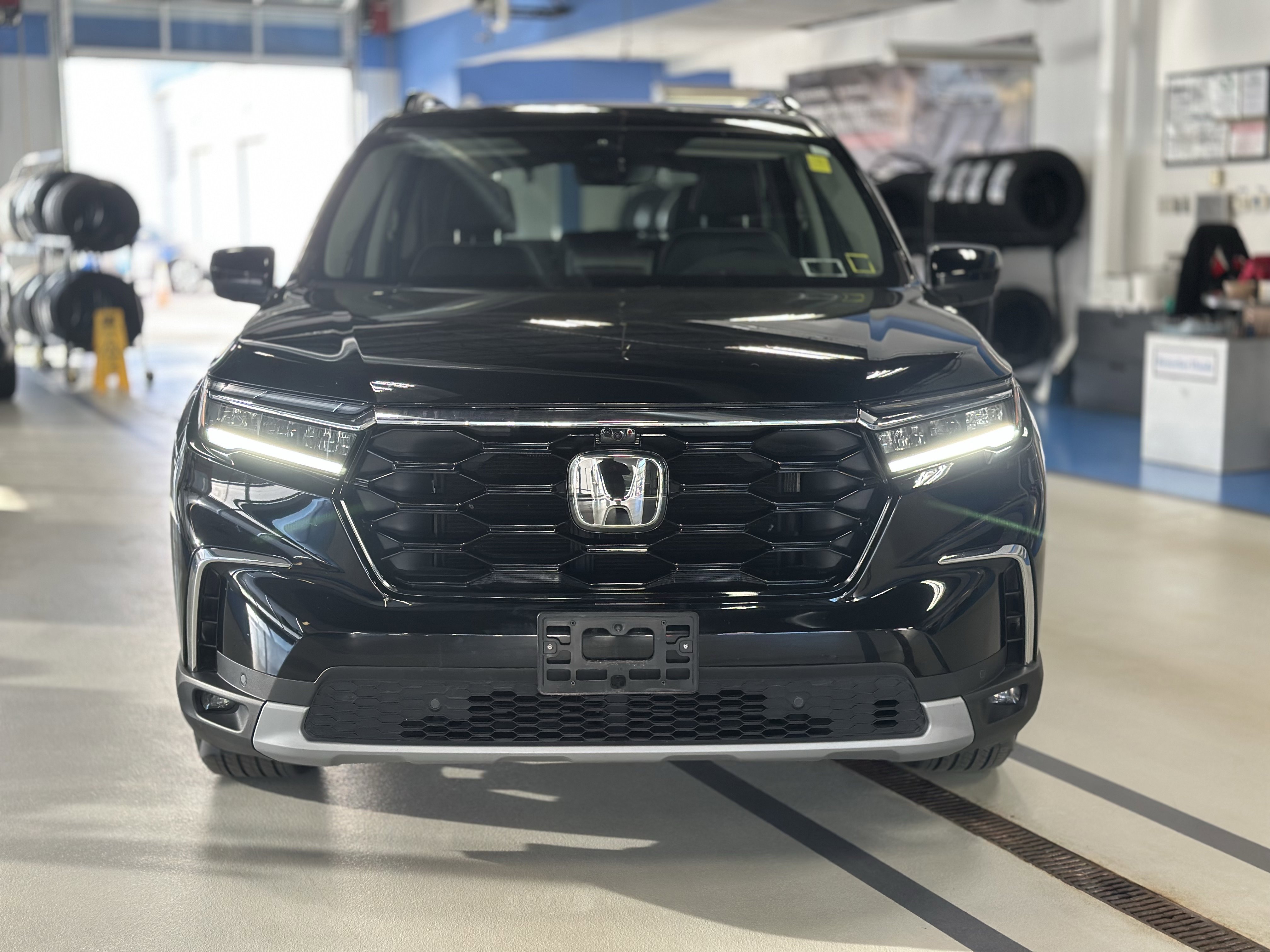 Used 2023 Honda Pilot Elite image 2