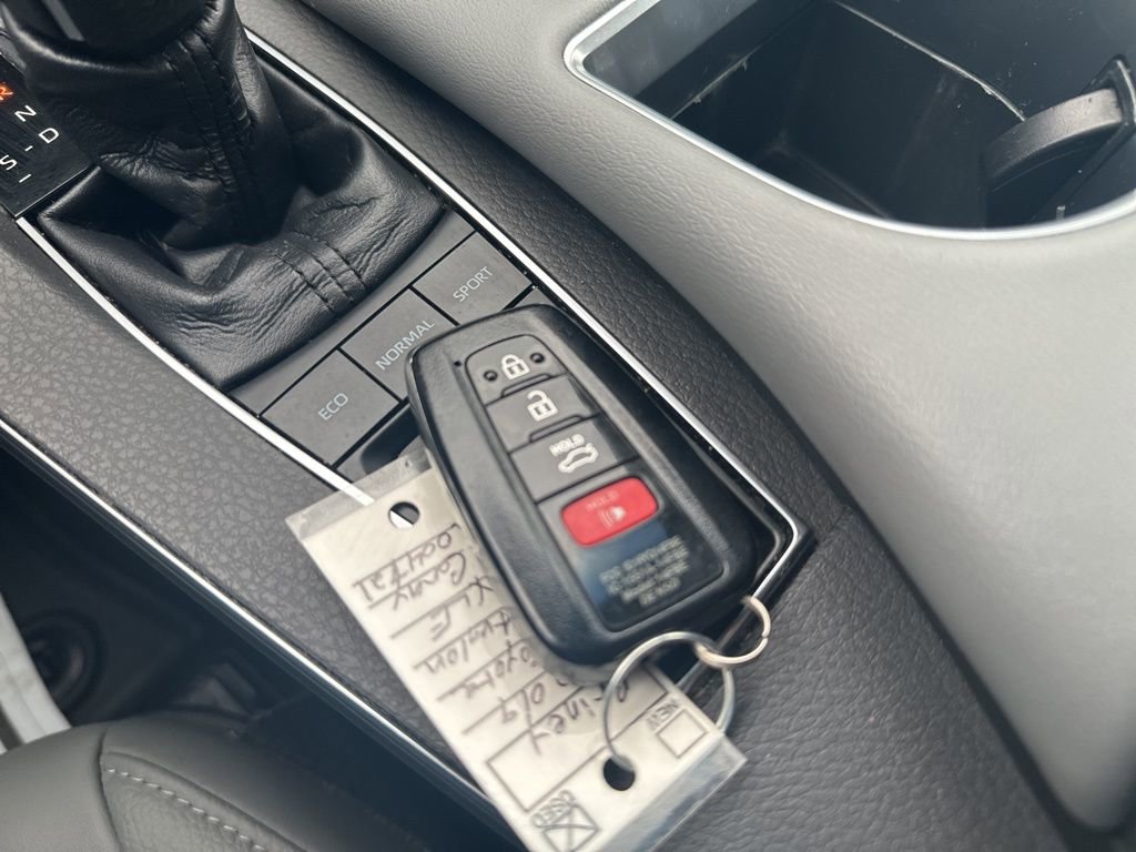 Used 2019 Toyota Avalon XLE w/ Moonroof Package image 23