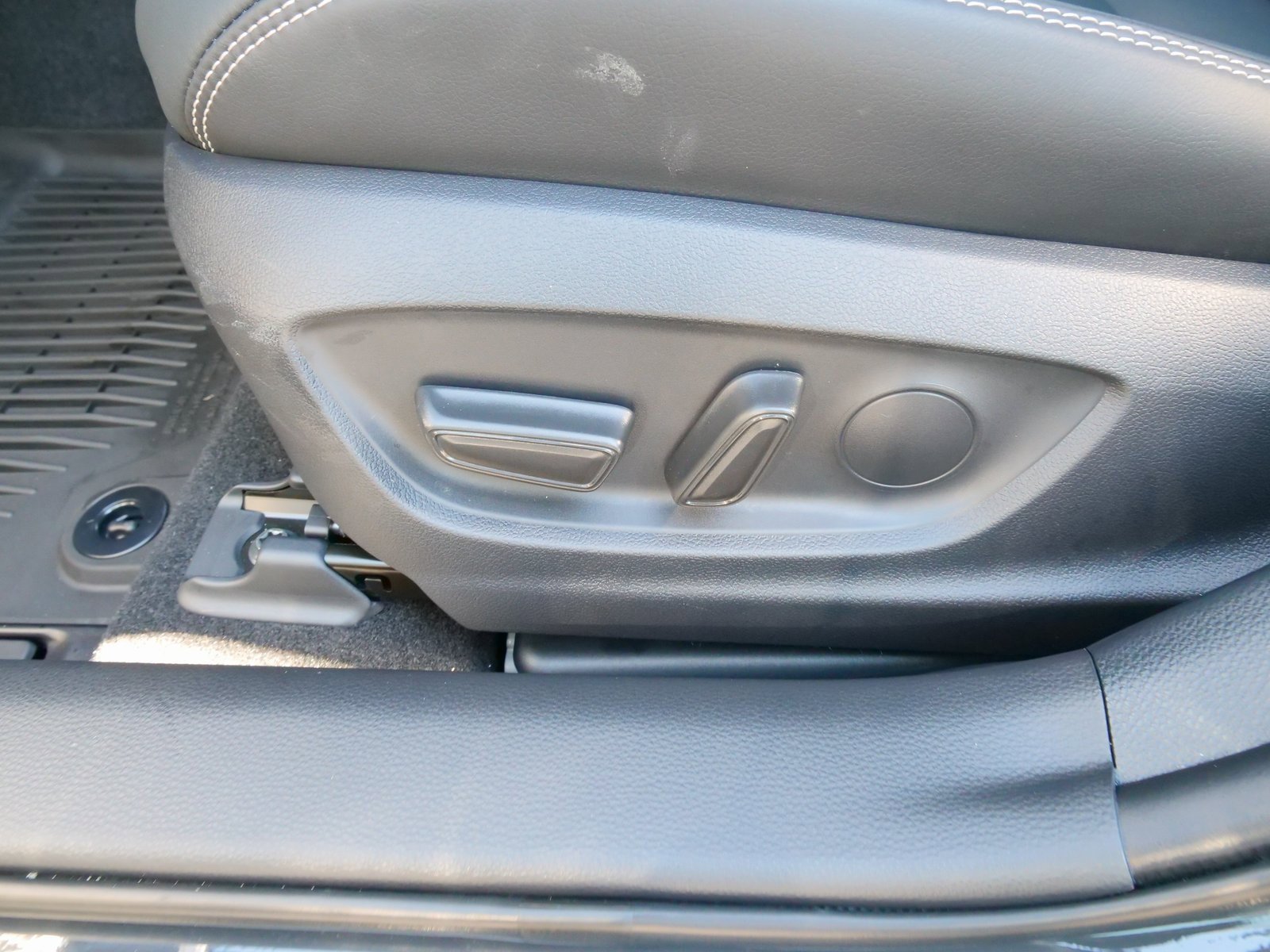 Used 2025 Toyota Corolla XLE image 18