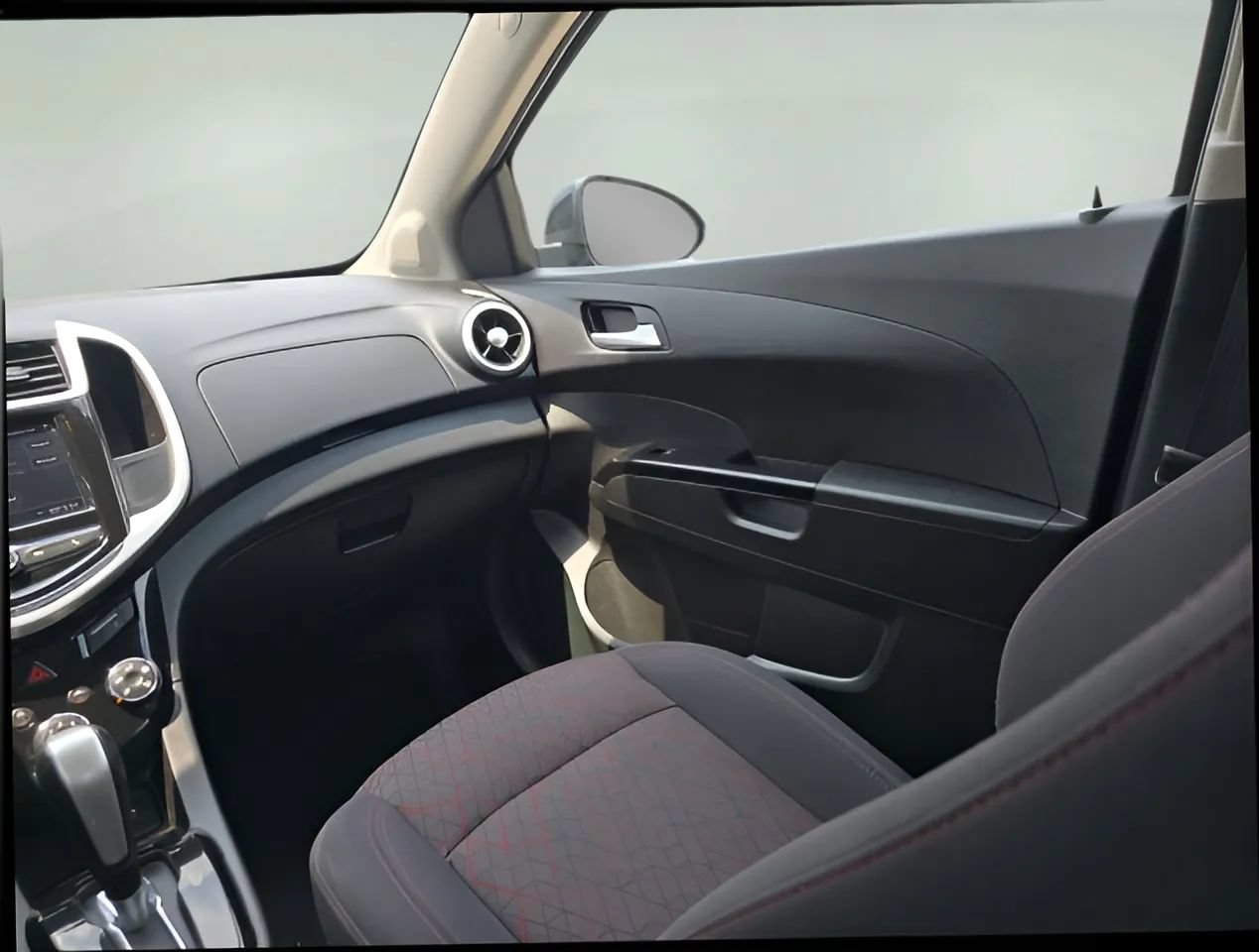 Used 2020 Chevrolet Sonic LT w/ RS Package FWD image 15