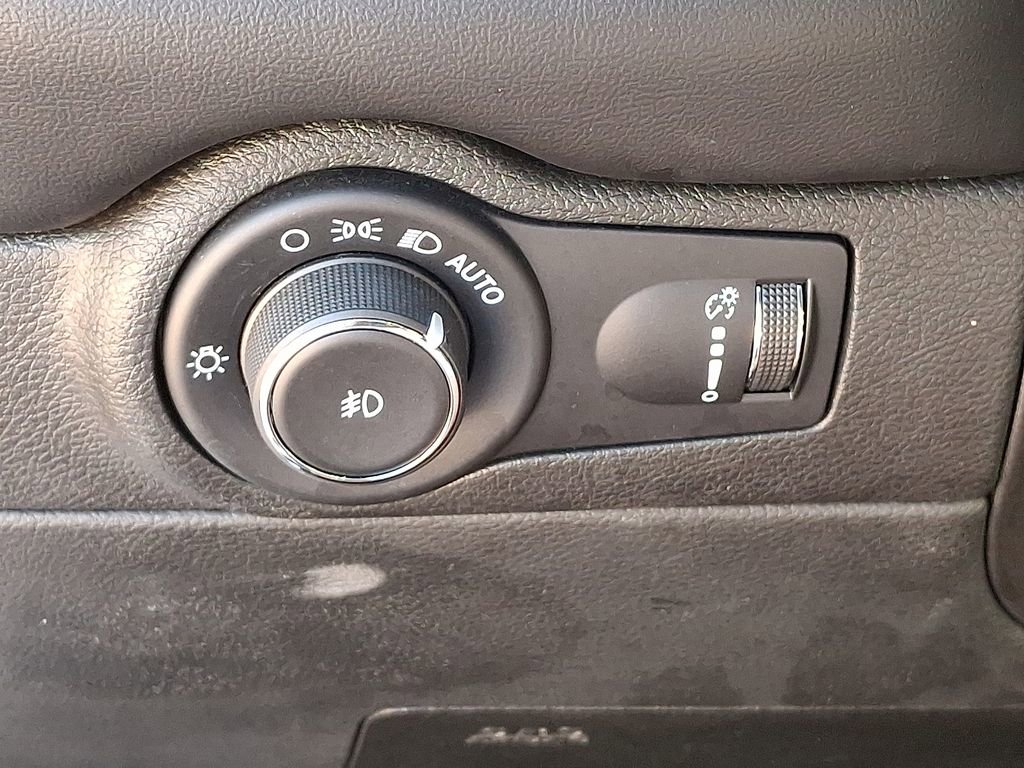 Used 2023 Dodge Durango GT image 29