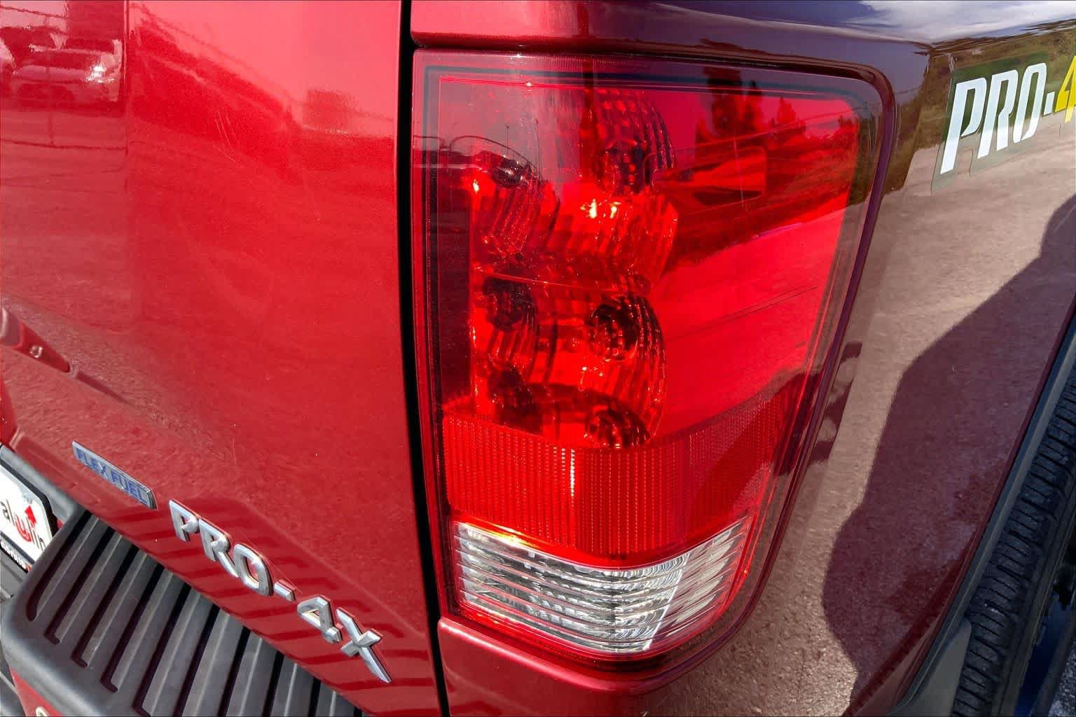Used 2015 Nissan Titan PRO-4X AWD/4WD image 30