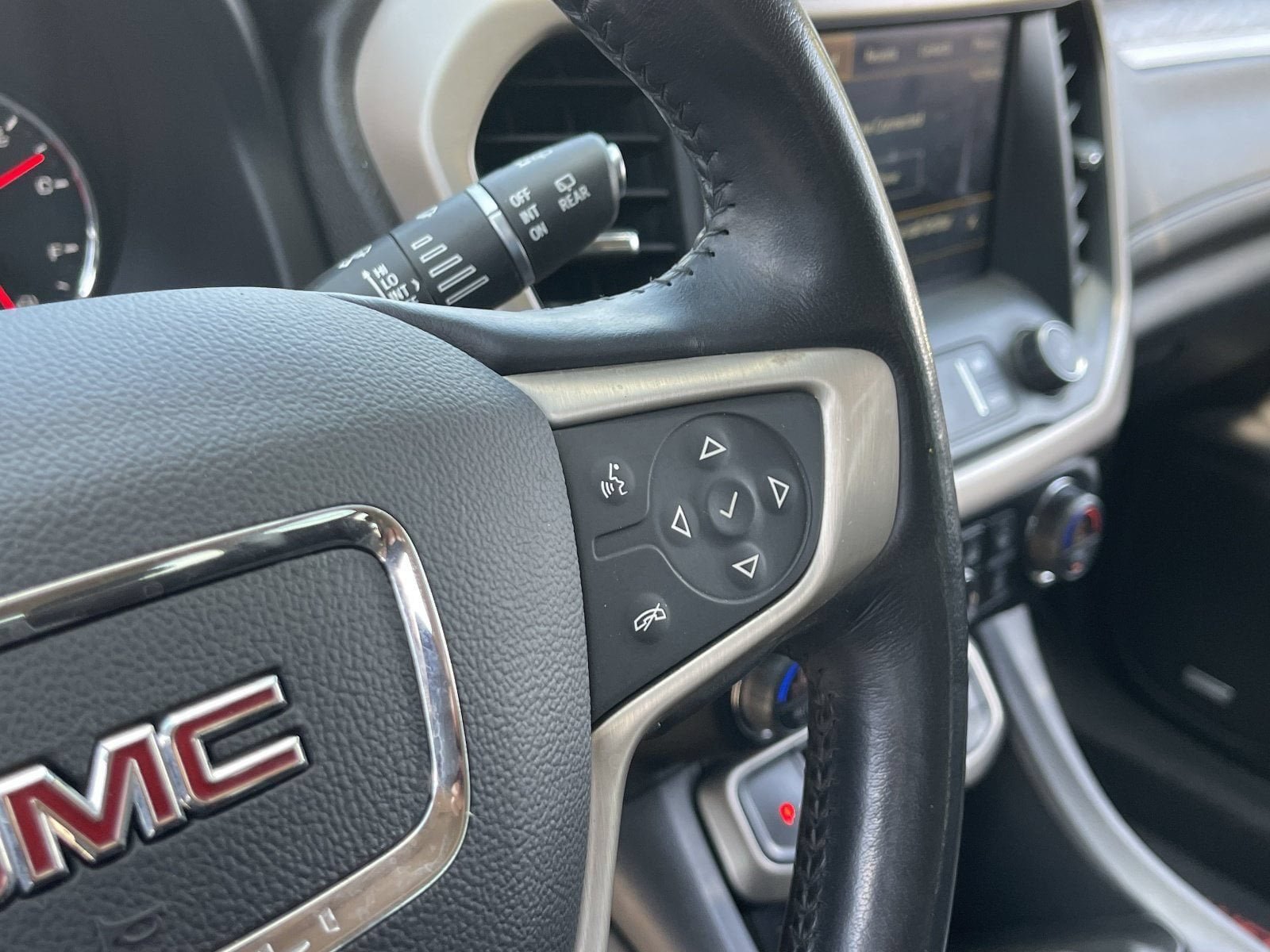 Certified 2021 GMC Acadia Denali w/ Denali Ultimate Package AWD/4WD image 27