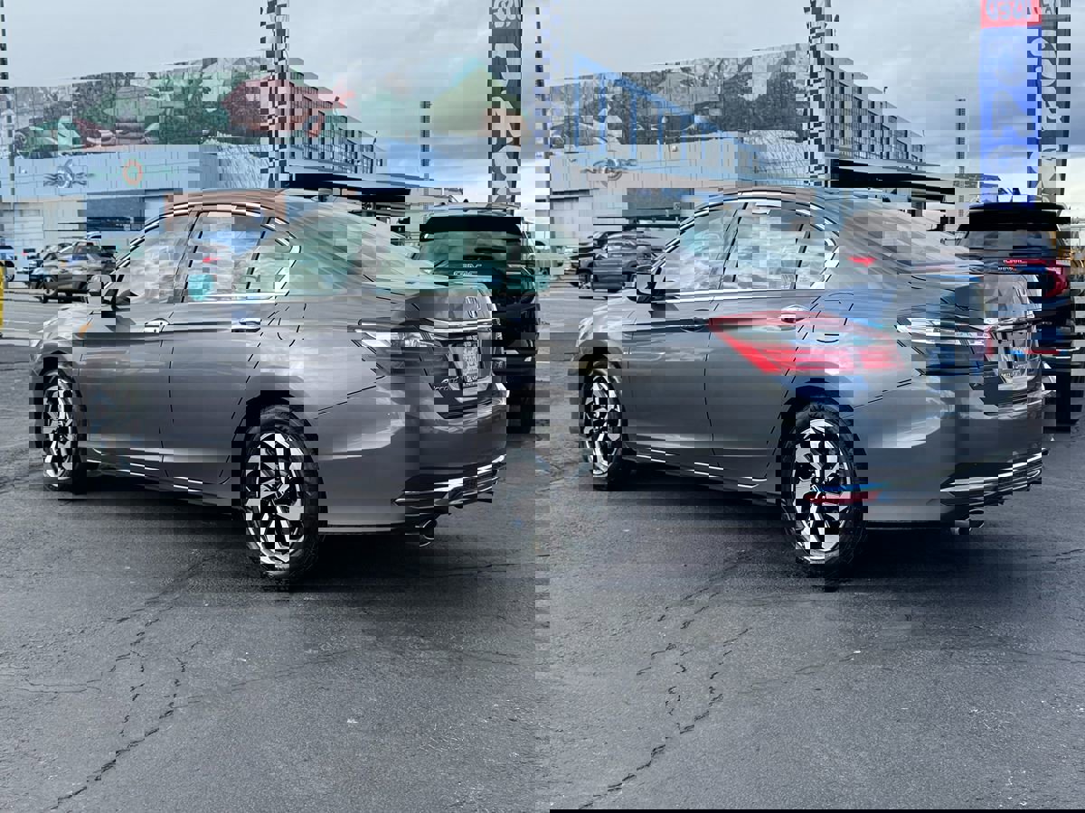 Used 2017 Honda Accord EX-L image 7