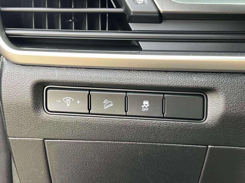 Used 2023 Kia Telluride LX FWD image 19