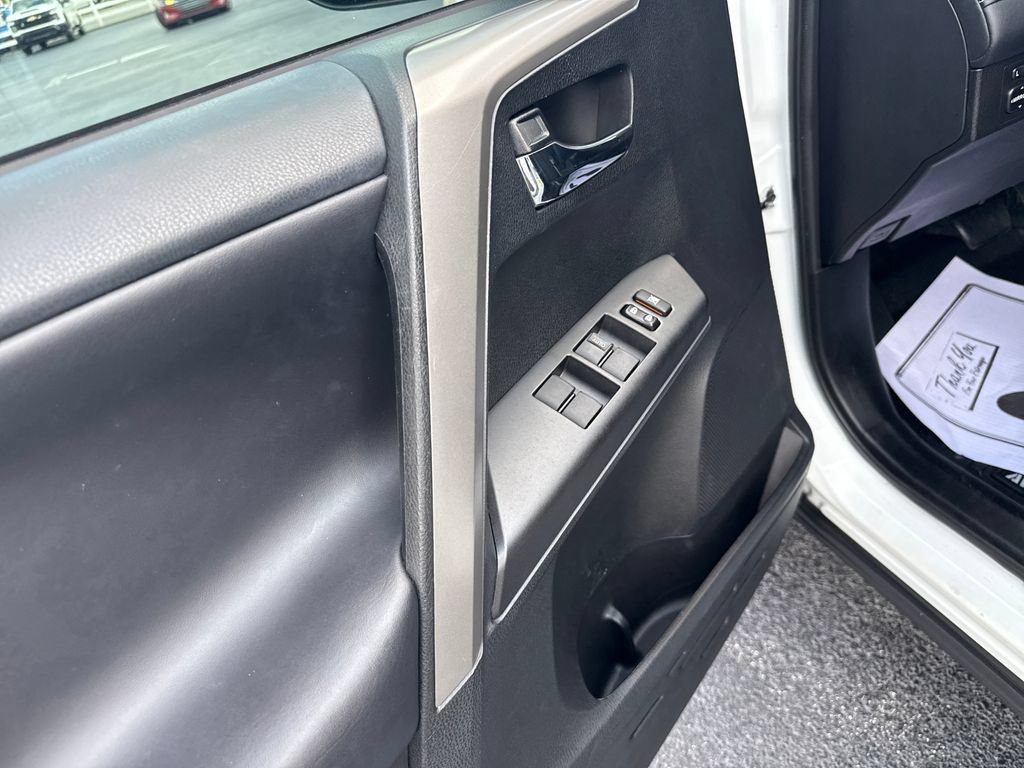 Used 2018 Toyota RAV4 XLE FWD image 23