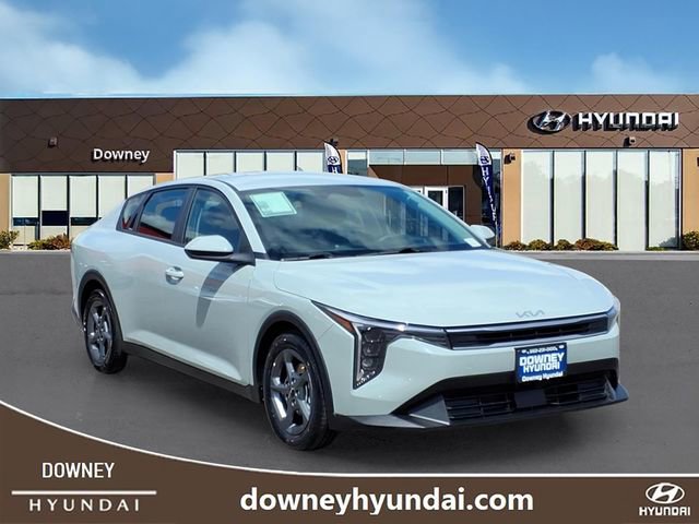 Used 2025 Kia K4 LXS image 3