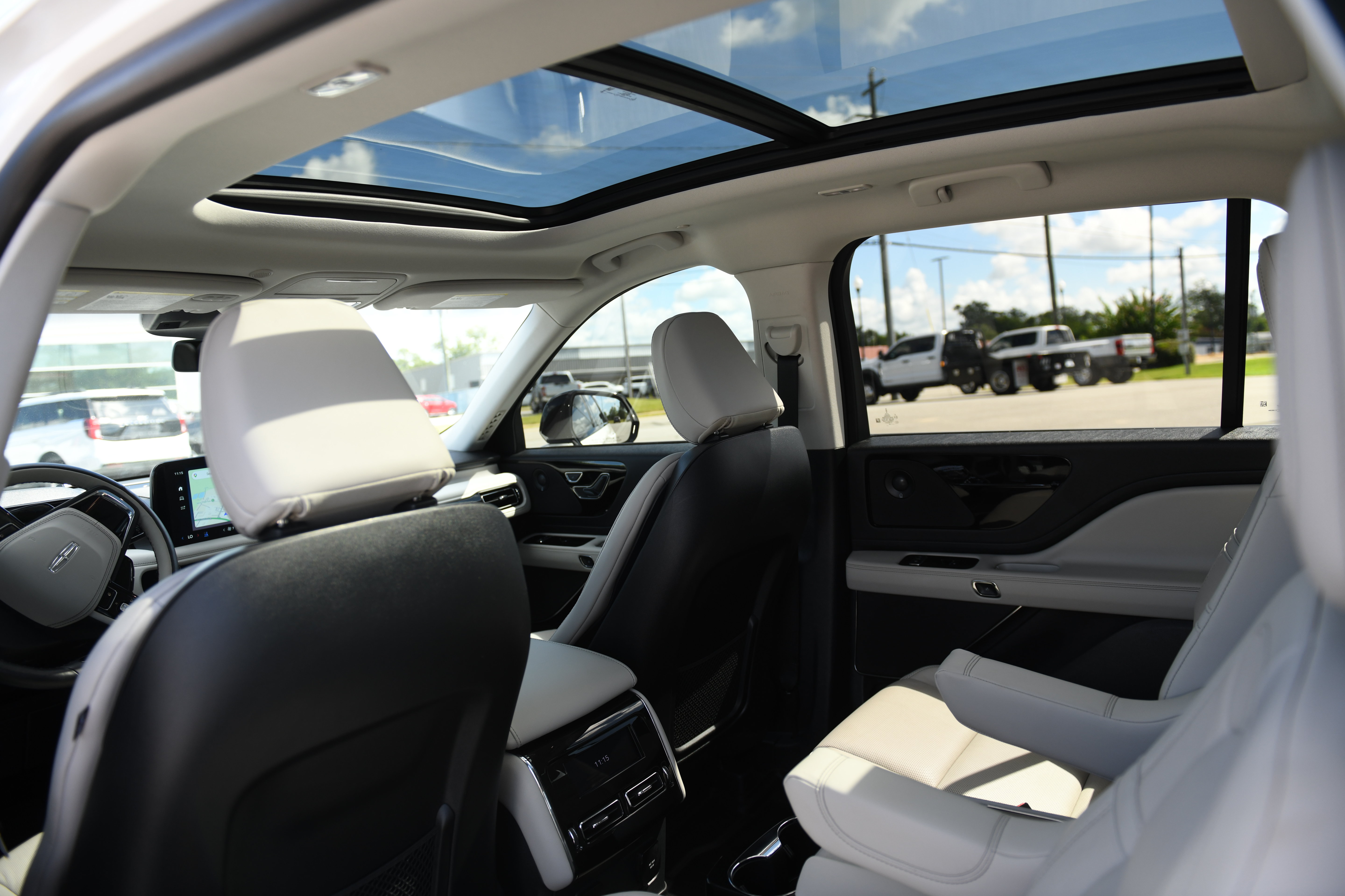 Used 2025 Lincoln Aviator Reserve w/ Jet Appearance Package RWD image 15