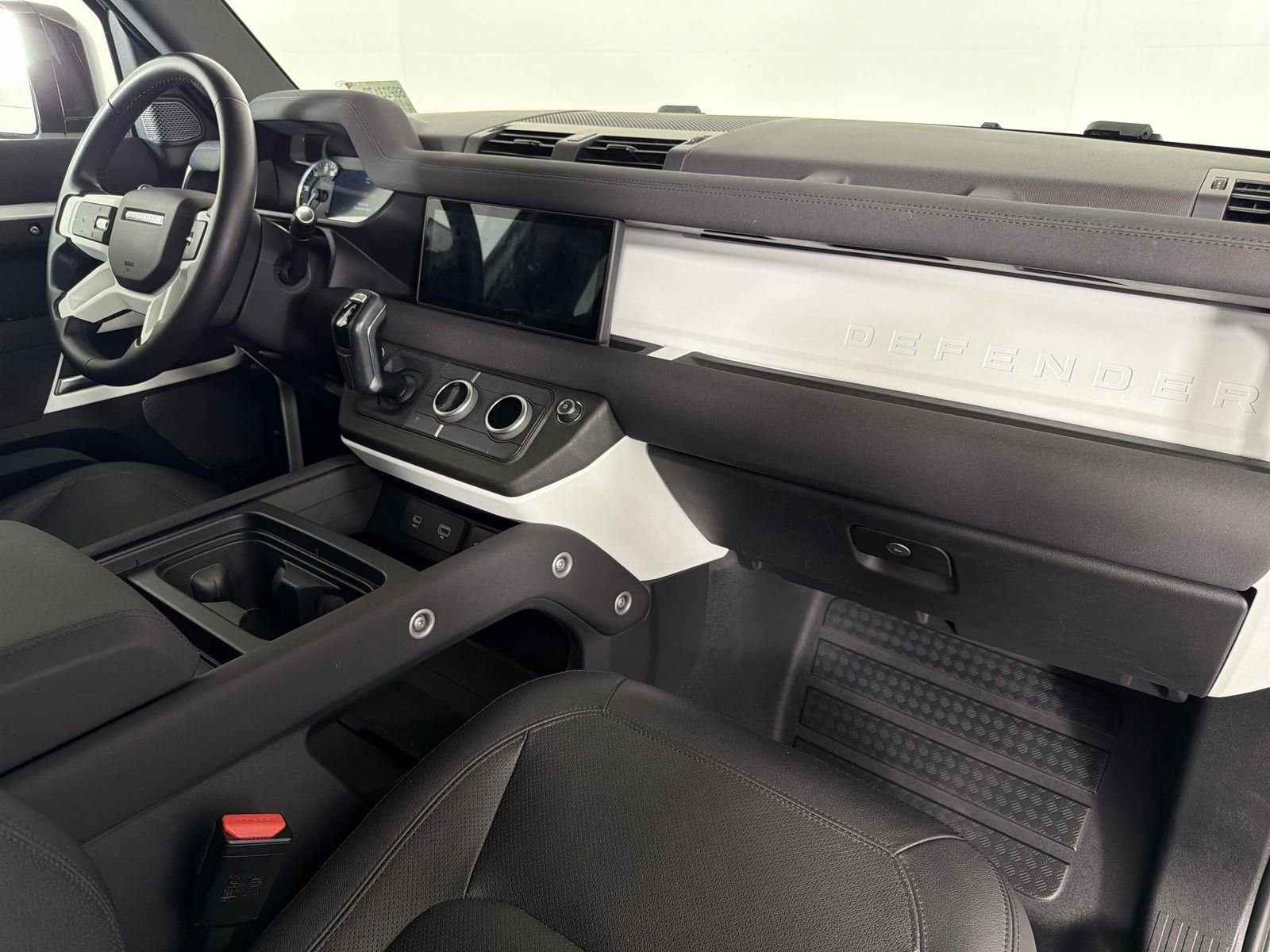 Used 2023 Land Rover Defender 110 S image 34