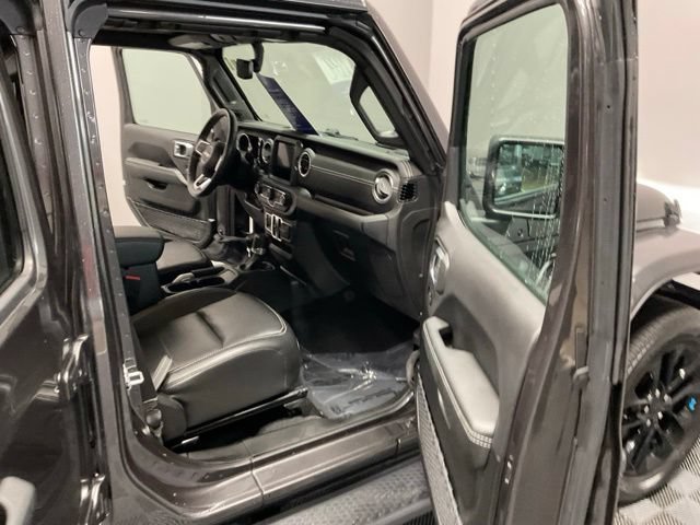 Used 2022 Jeep Wrangler Unlimited Sahara w/ Cold Weather Group AWD/4WD image 23
