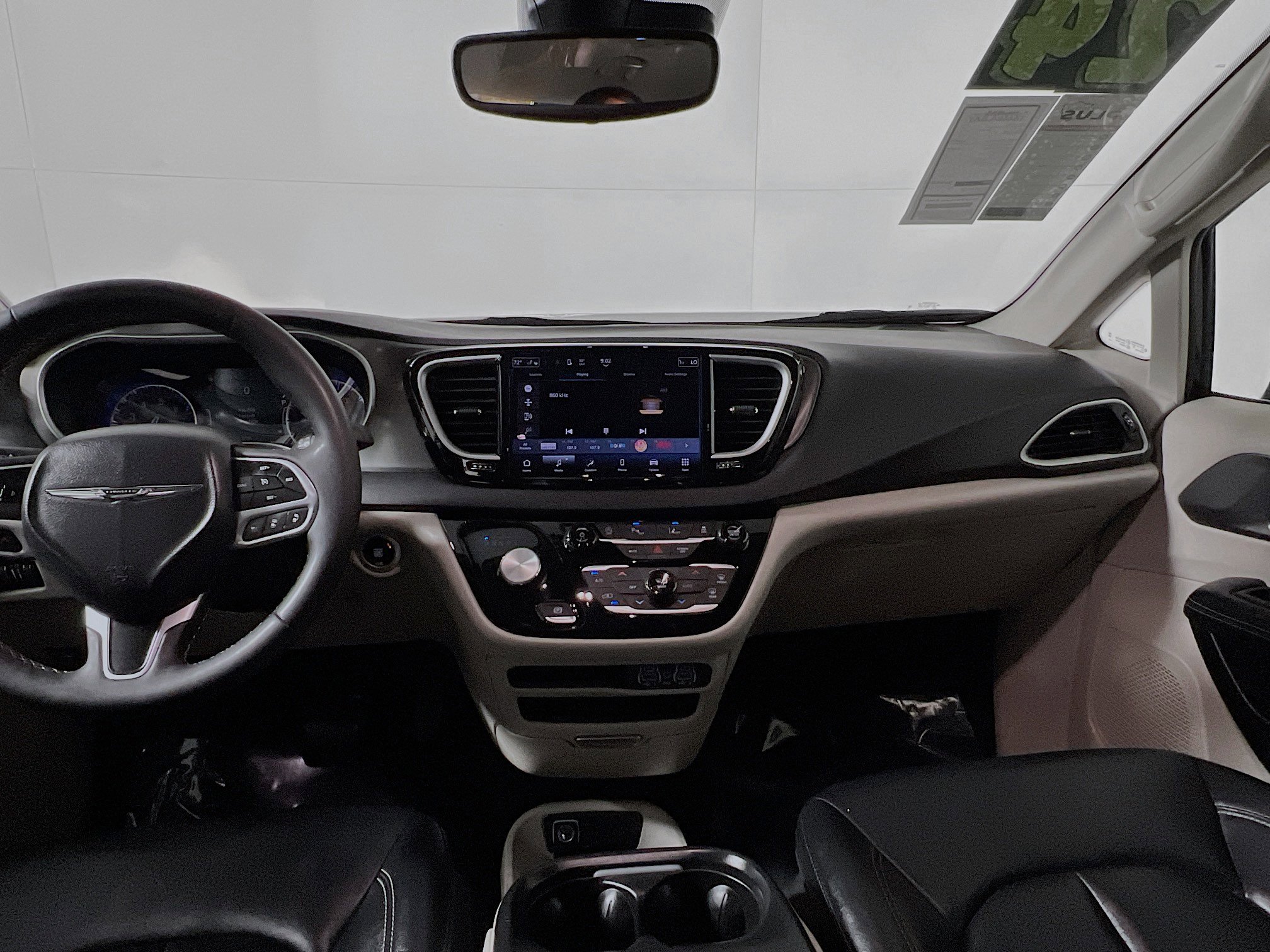 Used 2024 Chrysler Pacifica Touring-L image 30