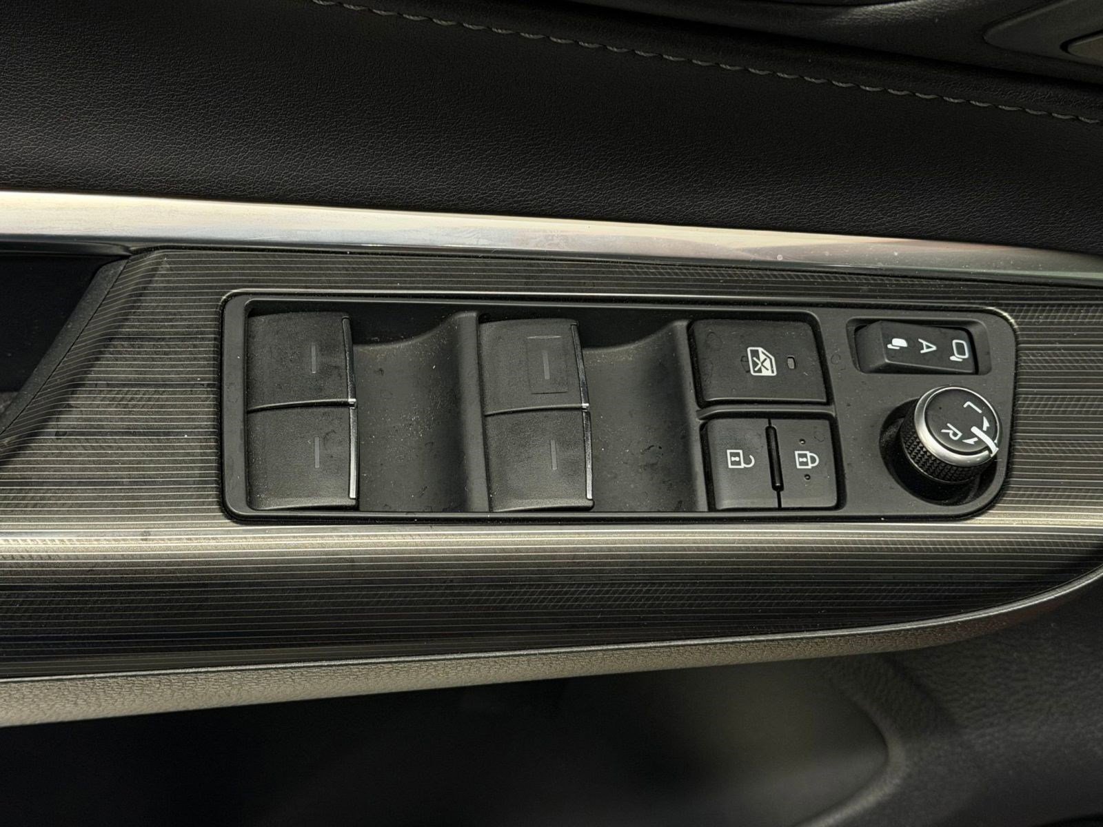 Used 2024 Toyota Venza Nightshade image 21