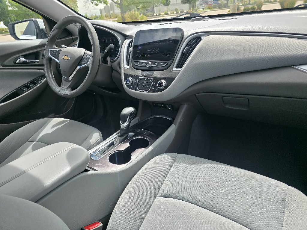 Used 2022 Chevrolet Malibu LT FWD image 24
