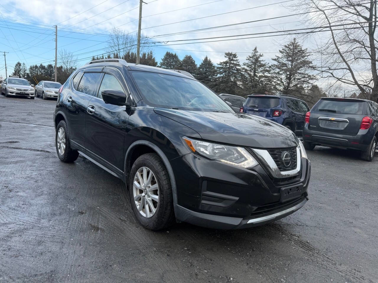Used 2018 Nissan Rogue SV w/ Premium Package image 2