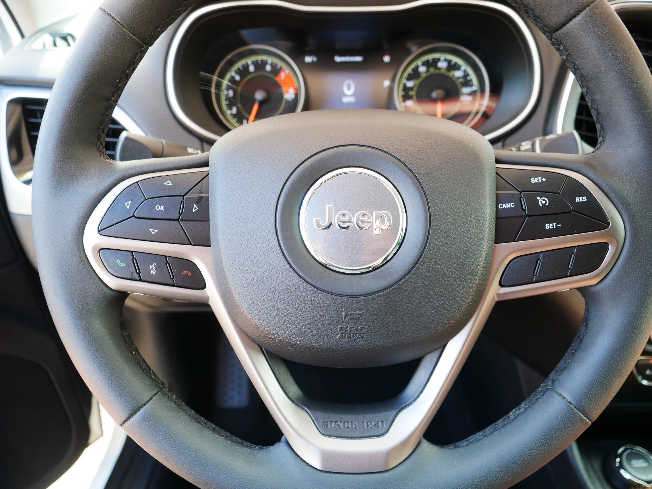 Used 2022 Jeep Cherokee Latitude Lux w/ Mopar Interior Package AWD/4WD image 25