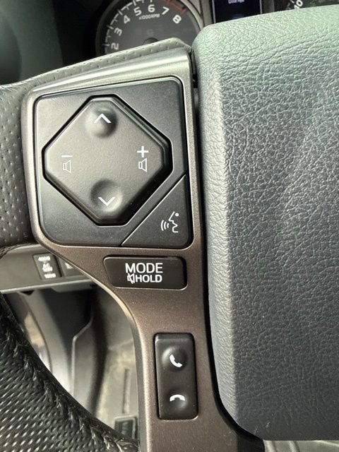 Used 2018 Toyota Tacoma TRD Sport AWD/4WD image 17