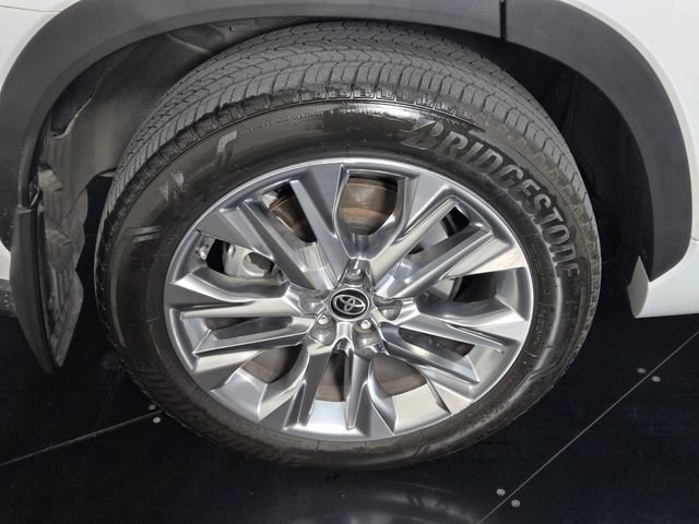 Used 2023 Toyota Highlander Limited image 10