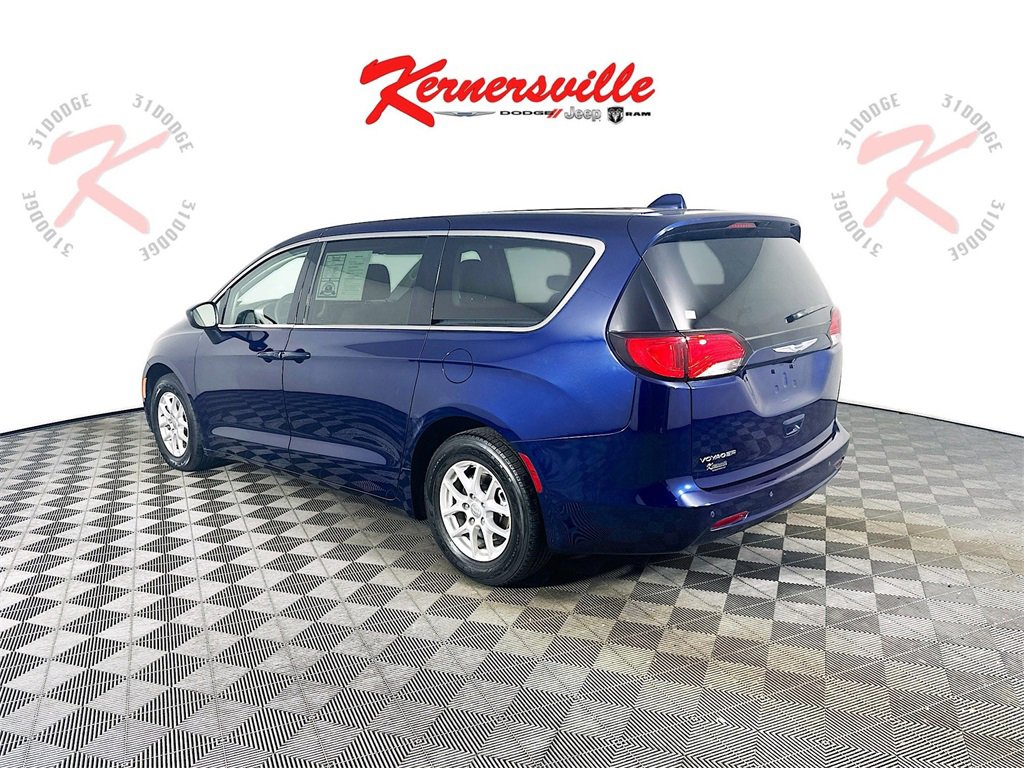 Used 2020 Chrysler Voyager LX image 5