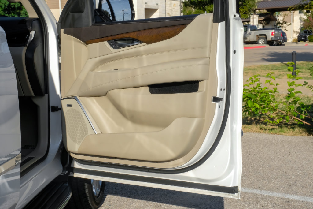 Used 2018 Cadillac Escalade Luxury AWD/4WD image 45