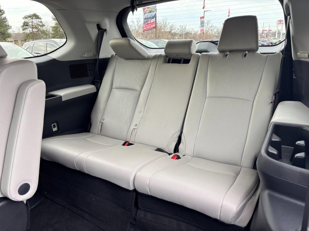 Used 2025 Toyota Grand Highlander AWD image 16