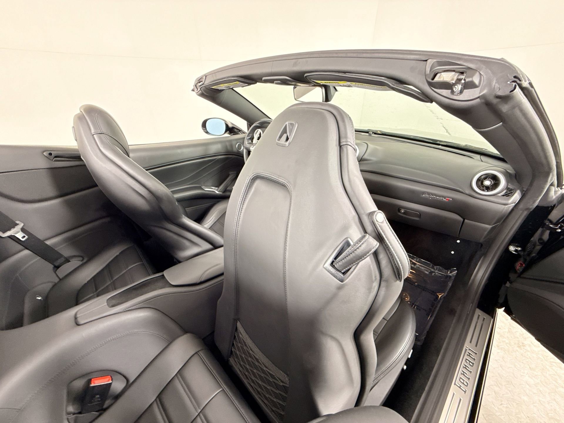 Certified 2018 Ferrari California T image 23