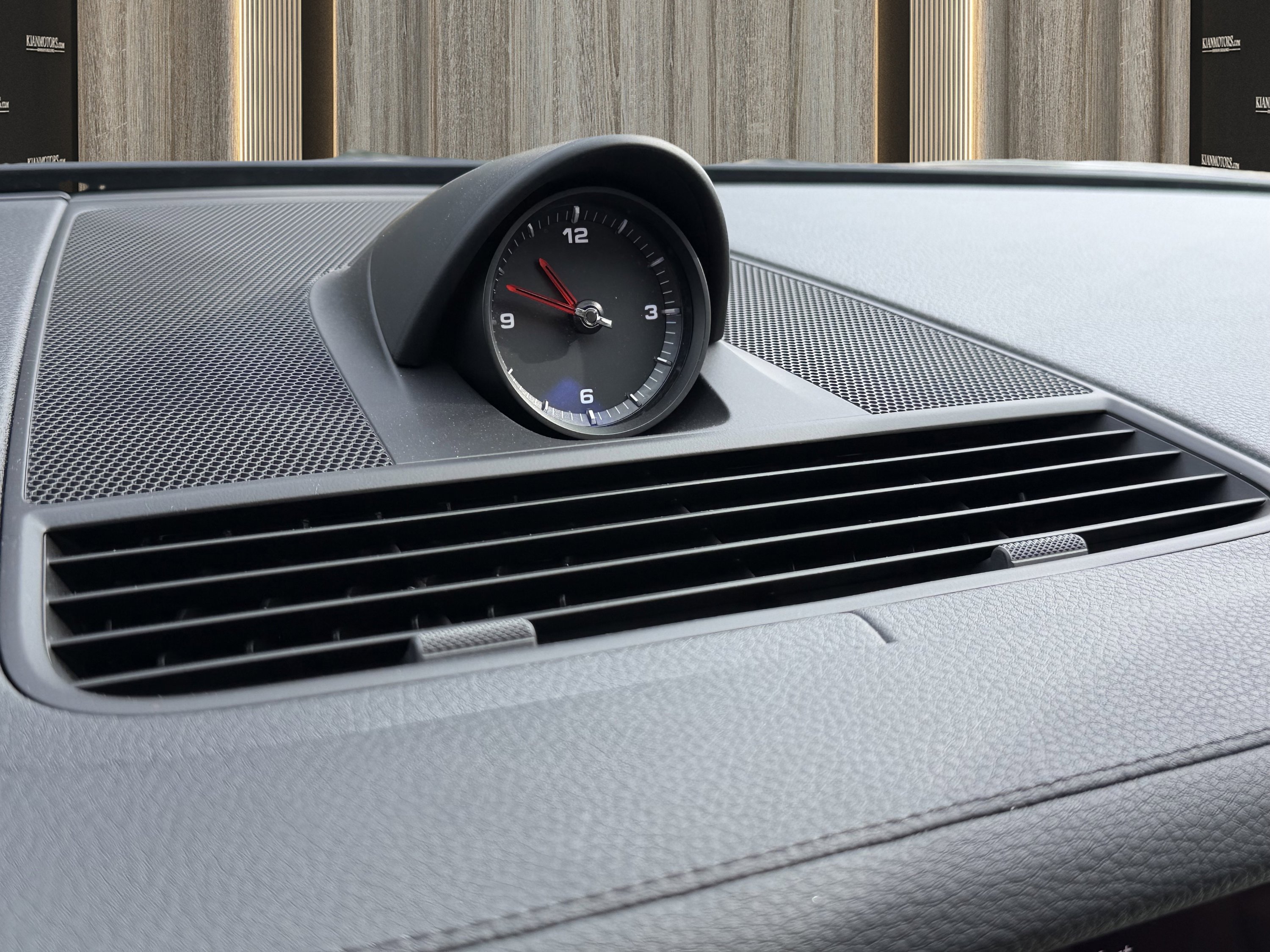 Used 2023 Porsche Panamera 4 Platinum Edition image 97