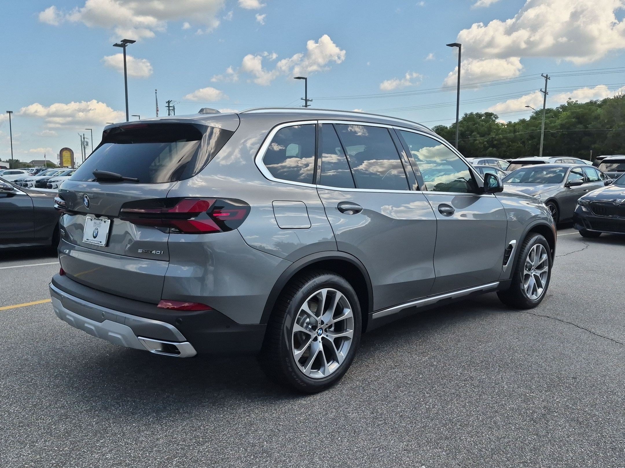 New 2026 BMW X5 sDrive40i RWD image 3