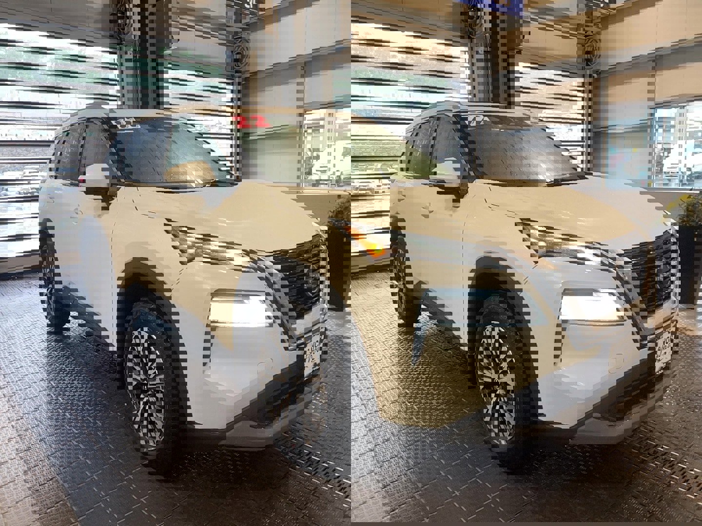 Used 2022 Nissan Rogue SV w/ SV Premium Package image 1