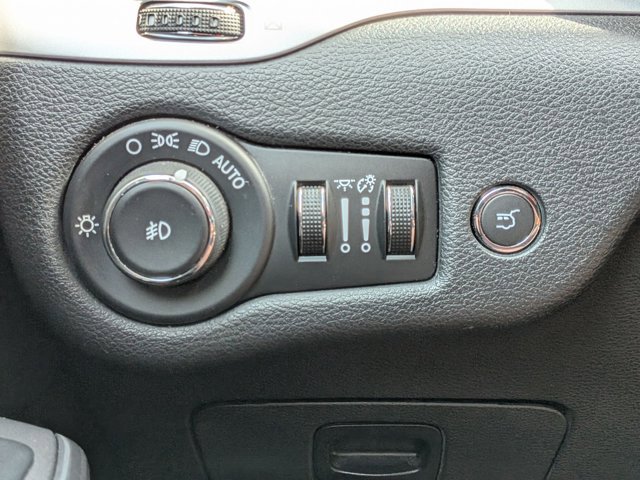 Used 2015 Jeep Cherokee Trailhawk w/ Comfort/Convenience Group image 12