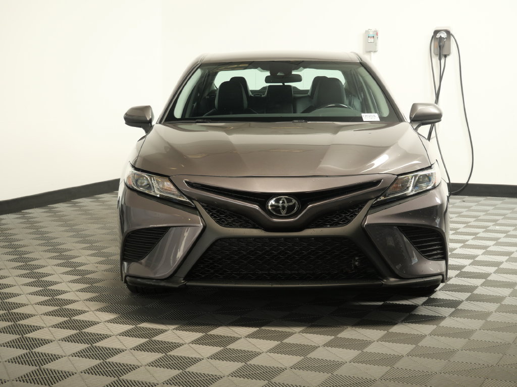 Used 2020 Toyota Camry SE FWD image 2