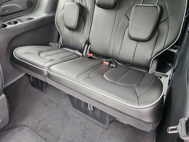 New 2026 Chrysler Pacifica Limited FWD image 23