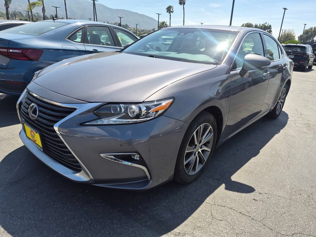 Used 2016 Lexus ES 300h w/ Luxury Package w/Wood Trim FWD image 2