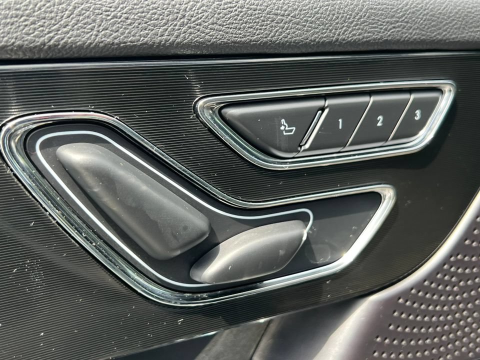Used 2023 Lincoln Corsair AWD w/ Equipment Group 101A image 9