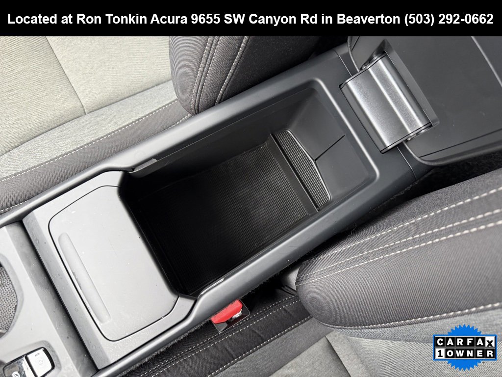 Used 2024 Volvo XC40 B5 Core image 26