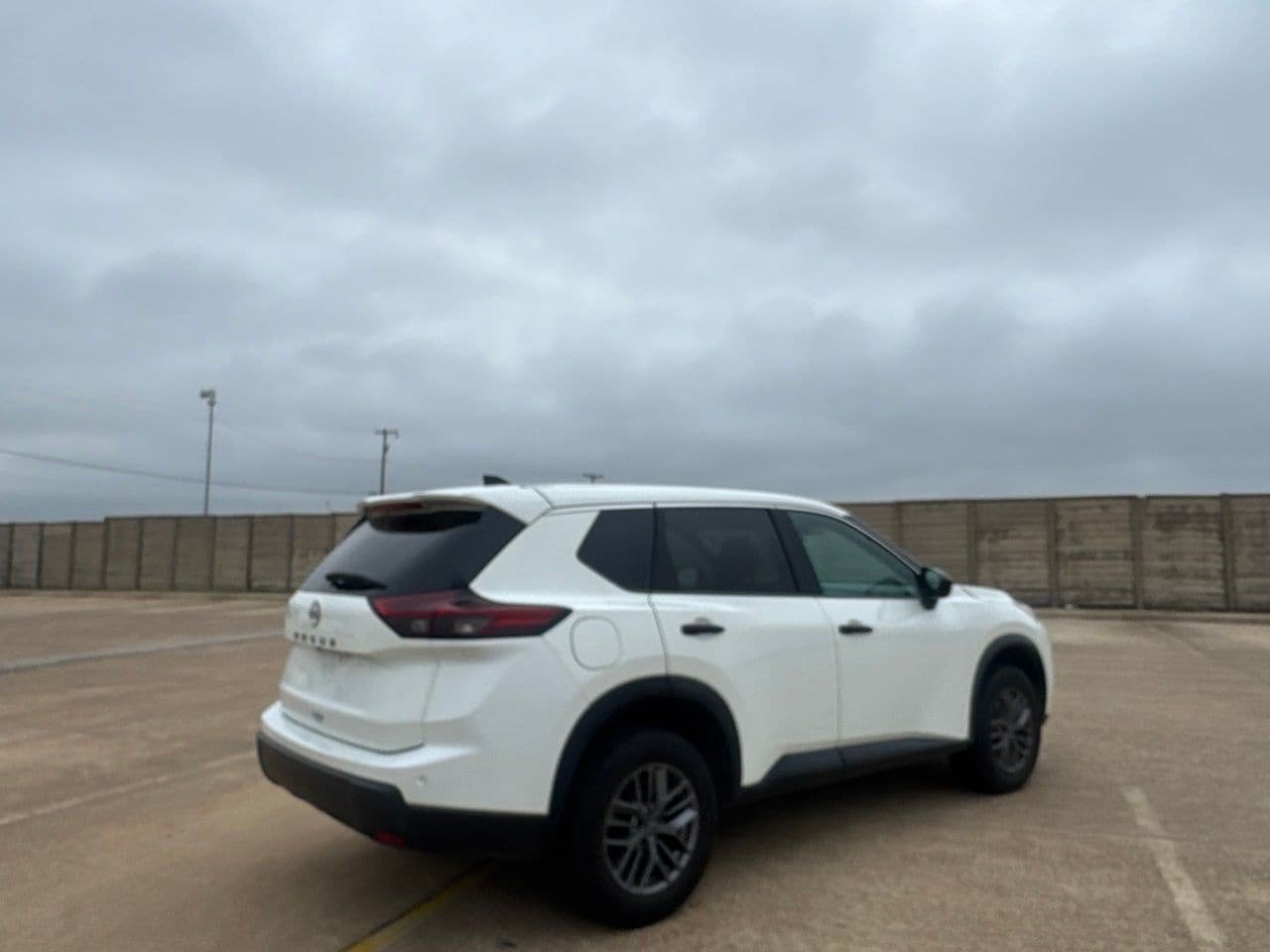 Used 2024 Nissan Rogue S AWD/4WD image 22