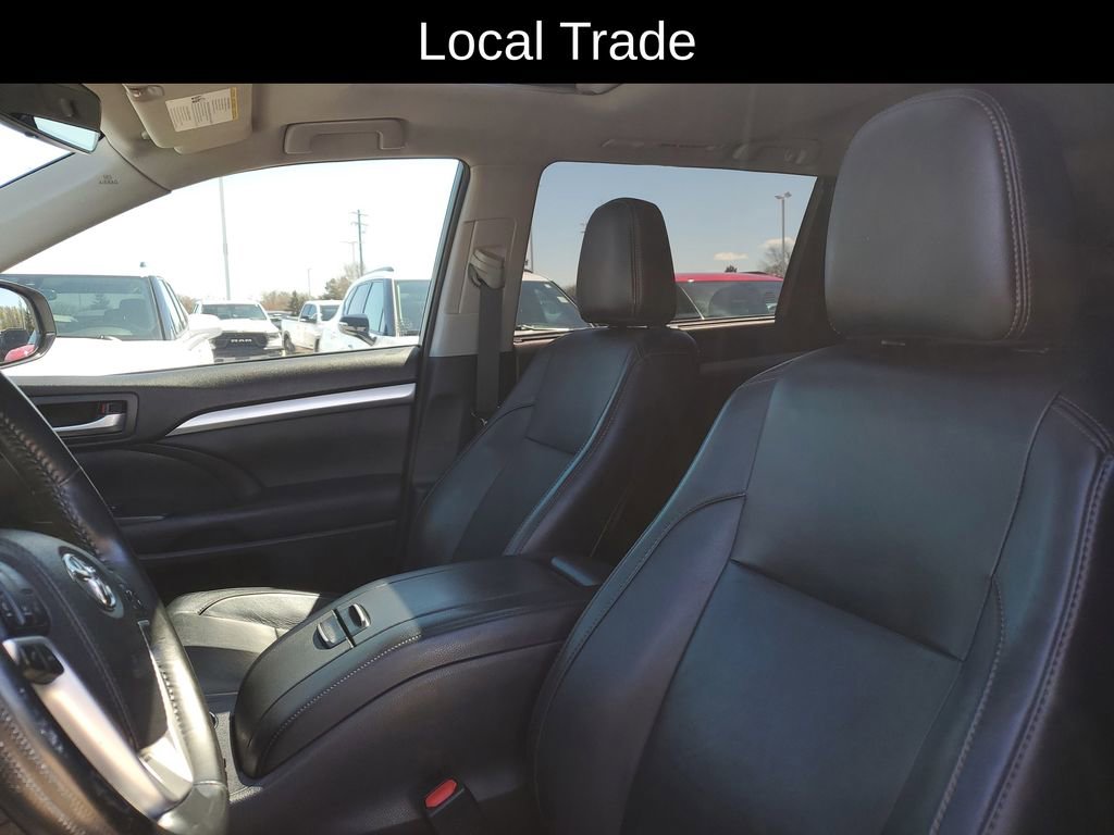 Used 2017 Toyota Highlander XLE AWD/4WD image 6