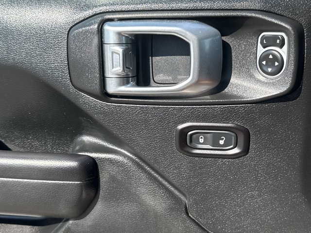 Used 2018 Jeep Wrangler Unlimited Sport S AWD/4WD image 16