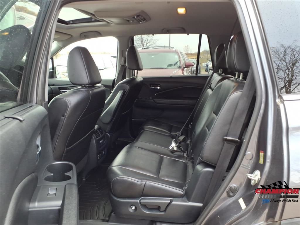Used 2016 Honda Pilot Touring image 11