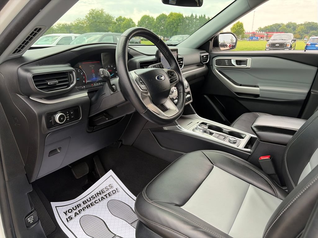 Used 2023 Ford Explorer XLT w/ Equipment Group 202A AWD/4WD image 14
