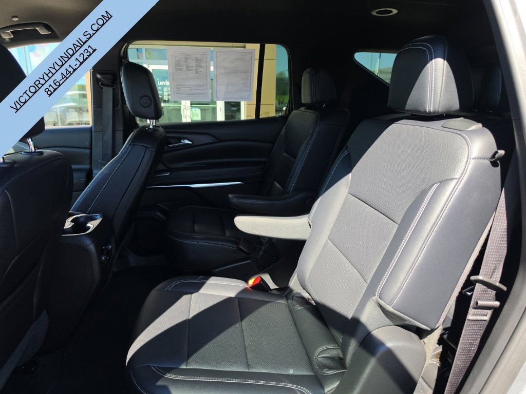 Used 2025 Chevrolet Traverse LT AWD/4WD image 31
