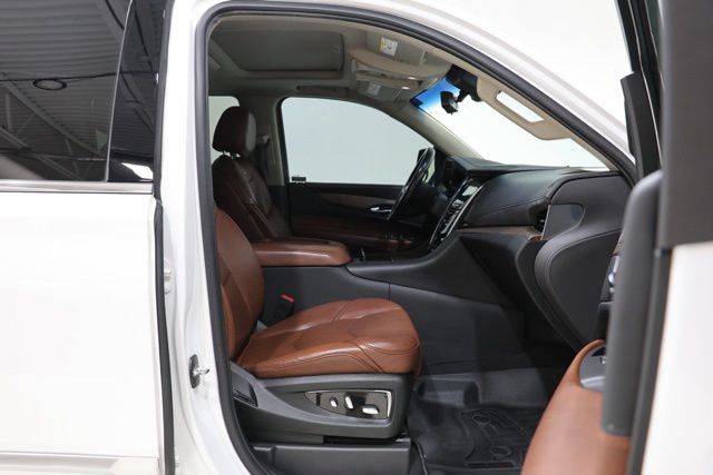 Used 2019 Cadillac Escalade ESV Luxury AWD/4WD image 37