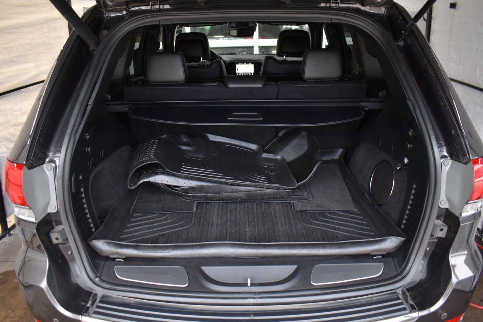 Used 2021 Jeep Grand Cherokee Overland AWD/4WD image 42