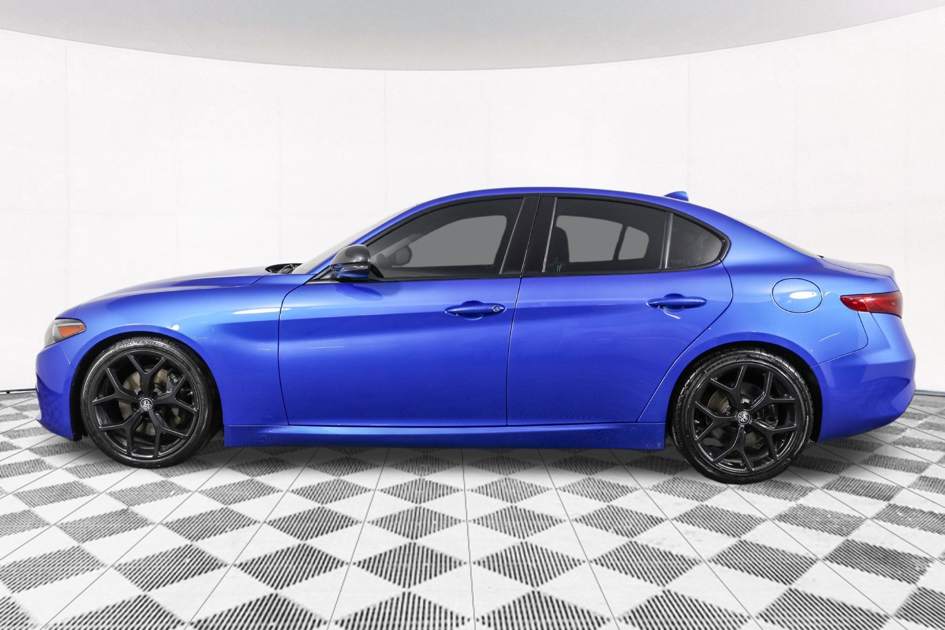 Used 2020 Alfa Romeo Giulia Ti w/ Nero Edizione RWD image 22