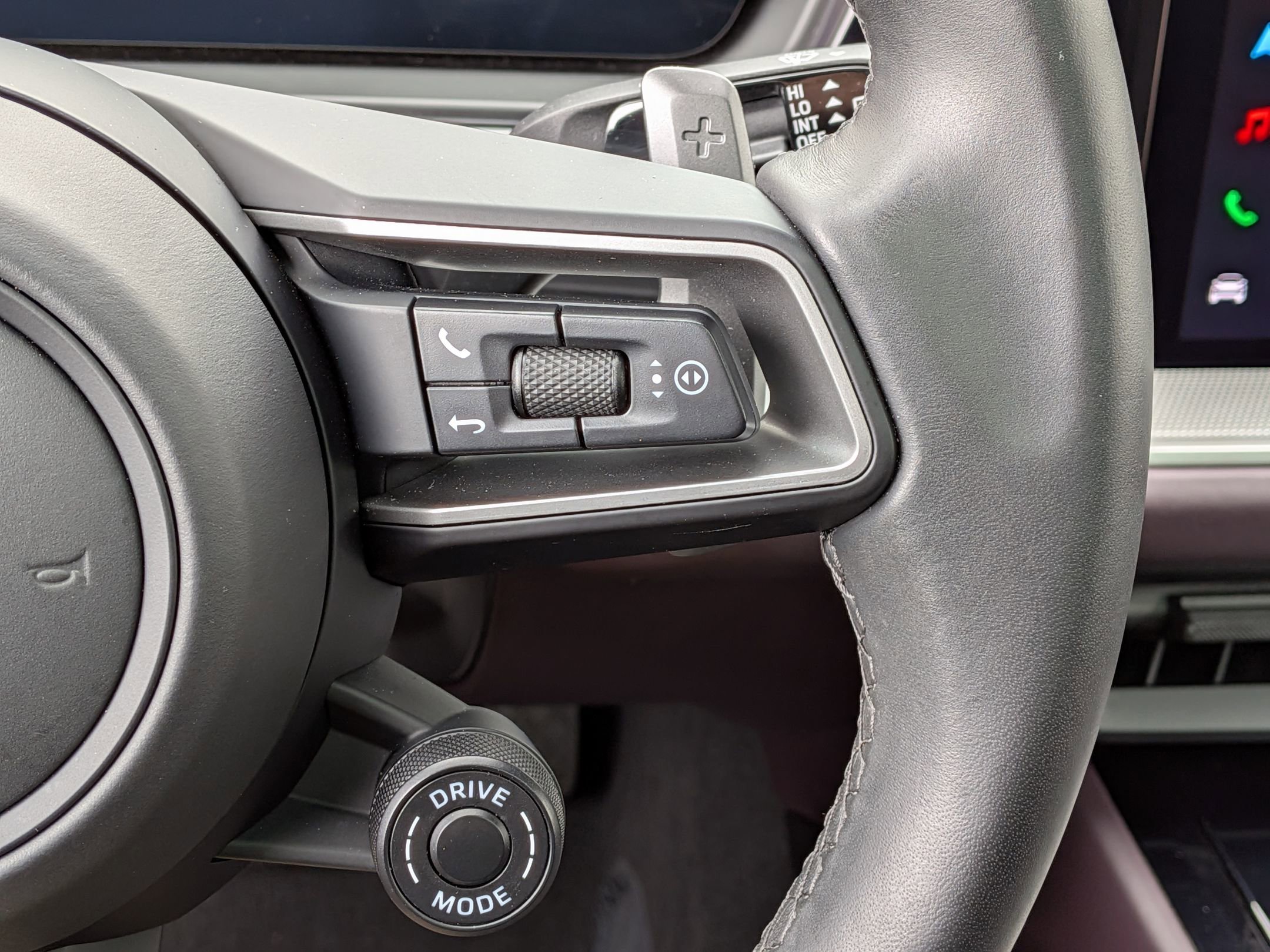 Certified 2025 Porsche Cayenne GTS AWD/4WD image 19