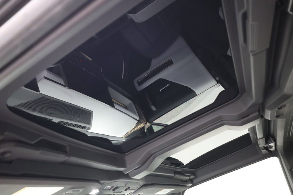 Used 2024 GMC Hummer EV 2X w/ LPO, Illumination Package image 10
