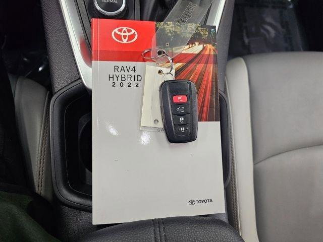 Used 2022 Toyota RAV4 XLE Premium image 28
