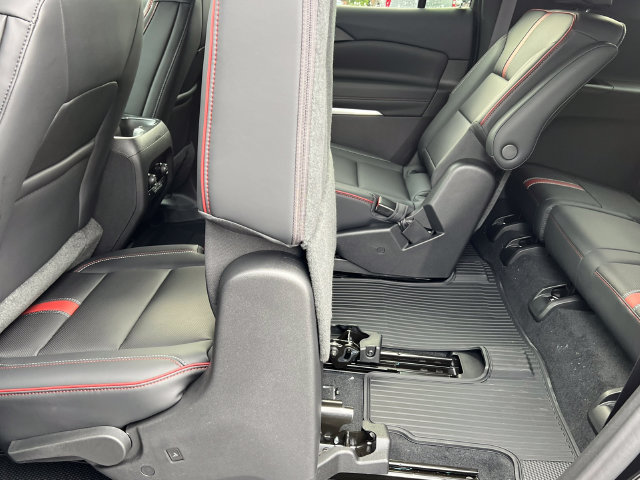 New 2027 Chevrolet Traverse RS w/ LPO, Floor Liner Package AWD/4WD image 6