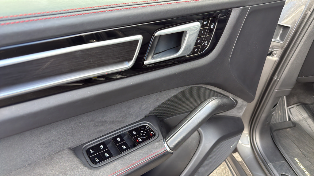 Used 2021 Porsche Cayenne GTS AWD/4WD image 18